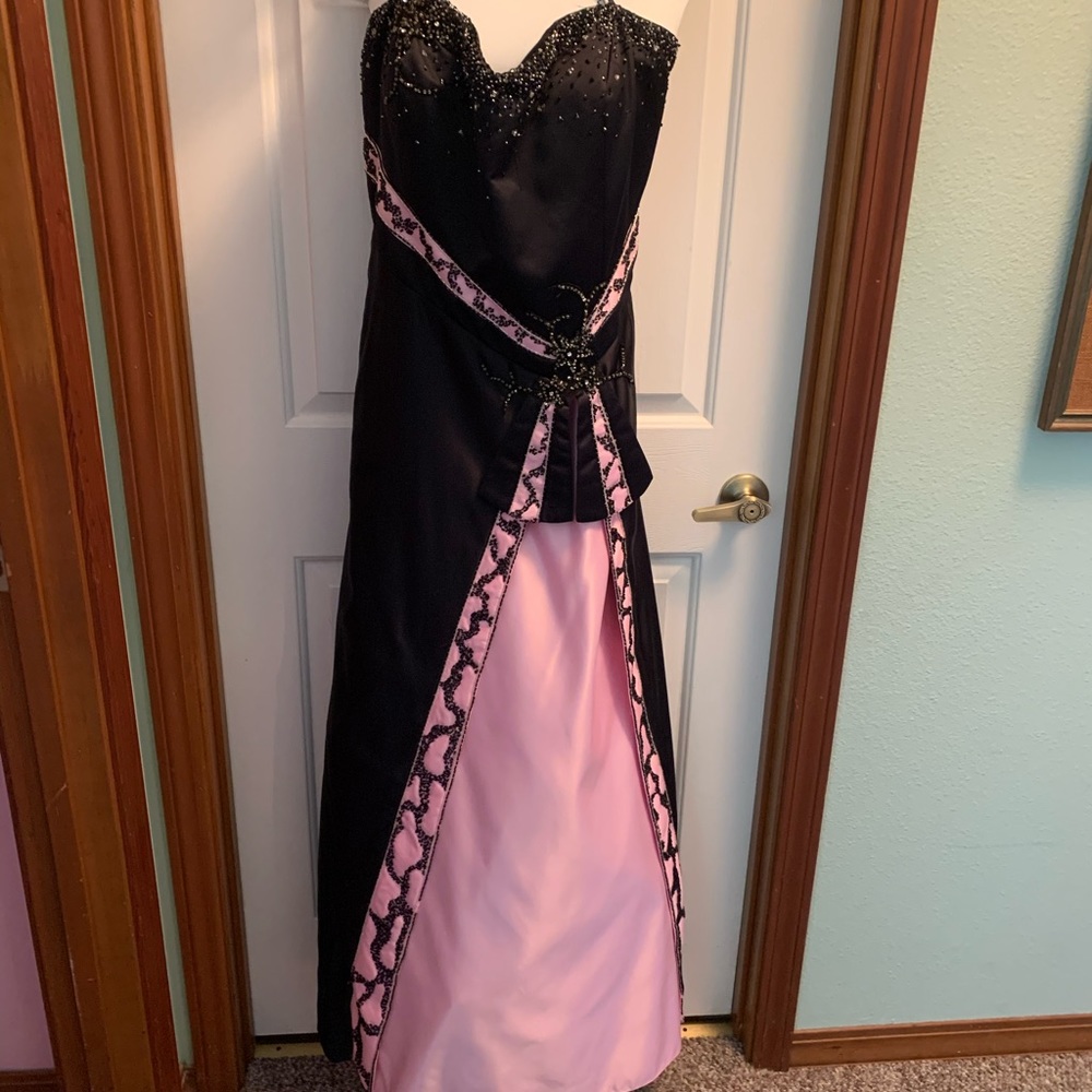 Black and pink formal dress. 22W